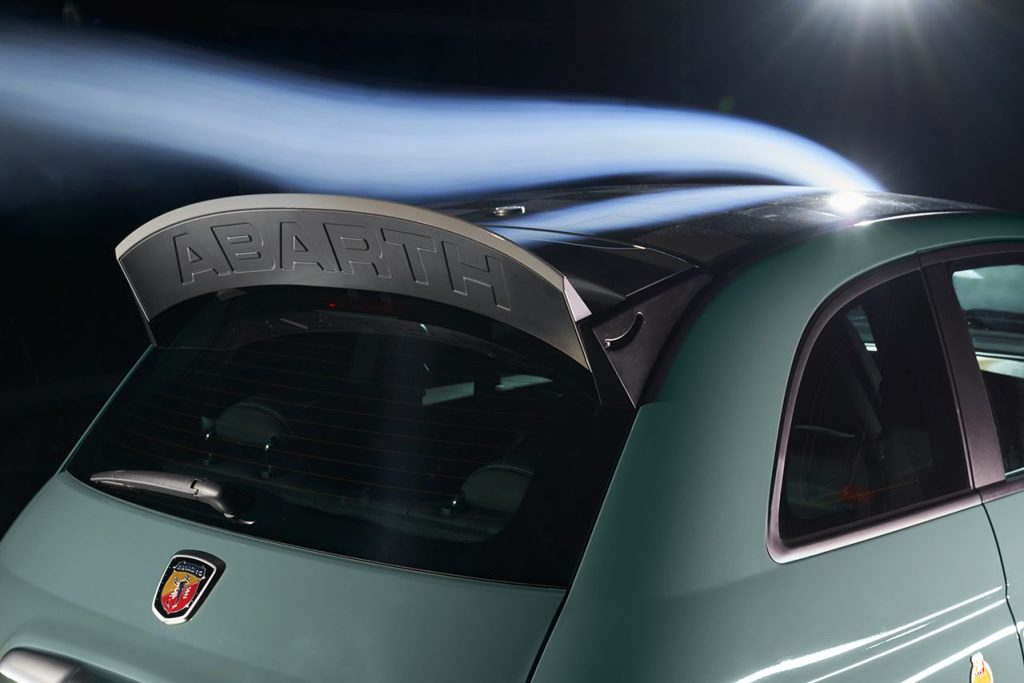 Abarth 695 70° Anniversario Spoiler ad Assetto Variabile