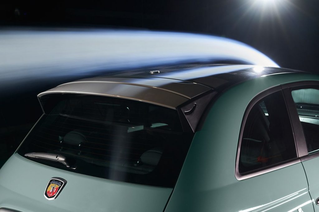 Abarth 695 70° Anniversario Spoiler ad Assetto Variabile