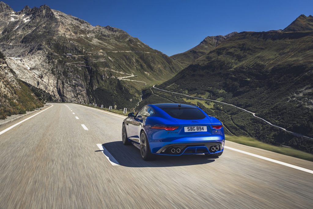 Jaguar F-Type Facelift fahrend