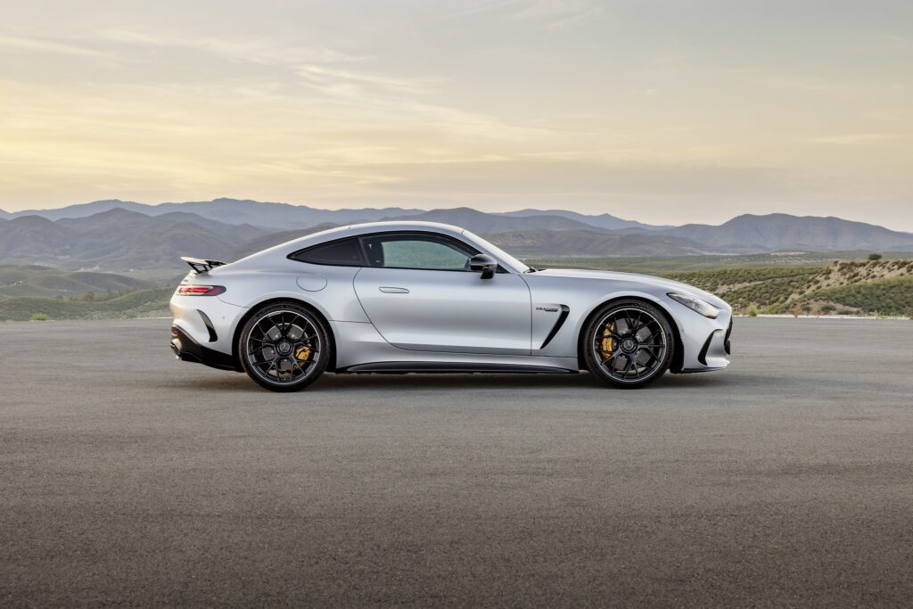 Mercedes-AMG GT Coupé stehend, Seitenansicht