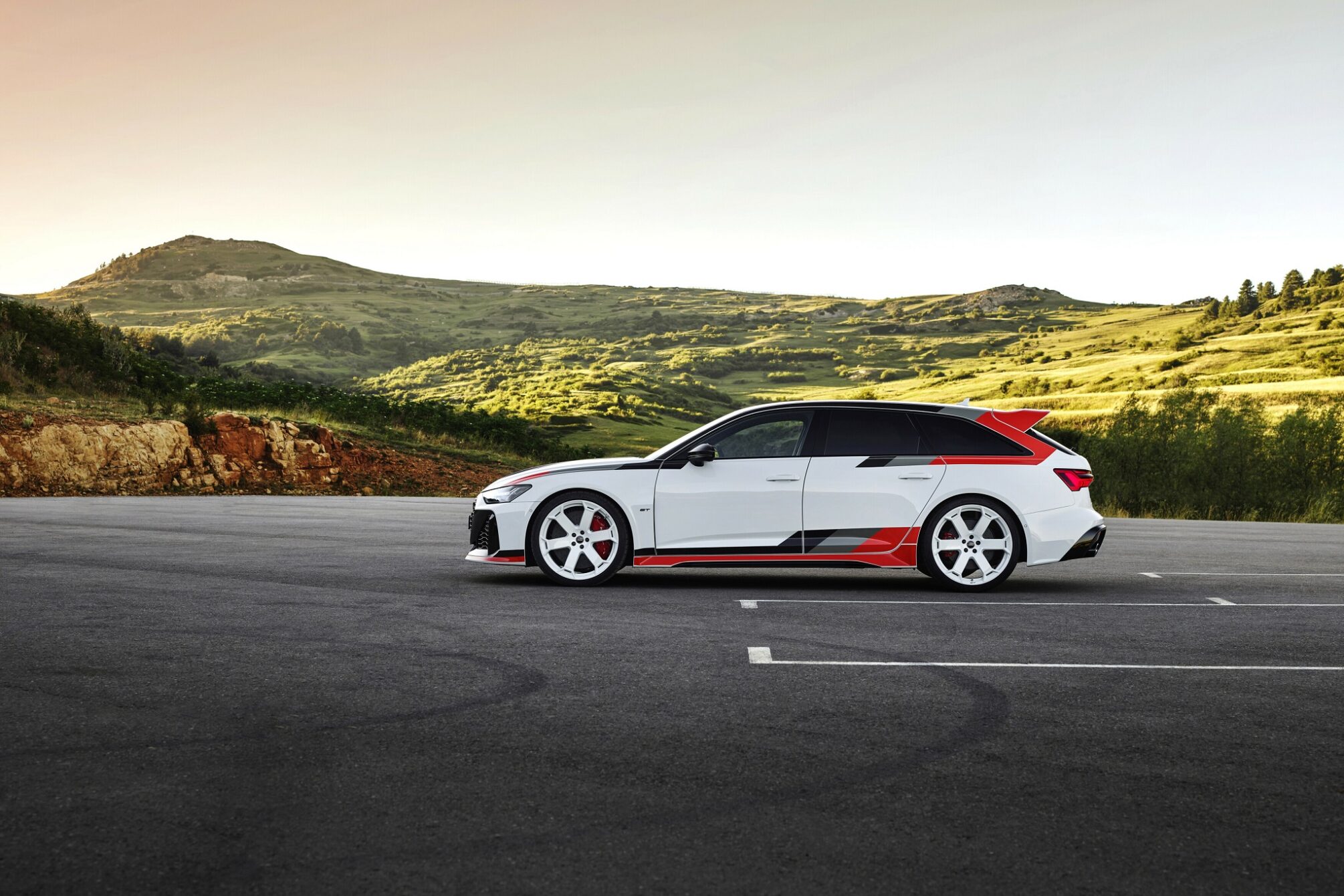 Audi RS 6 Avant GT stehend, Seitenansicht