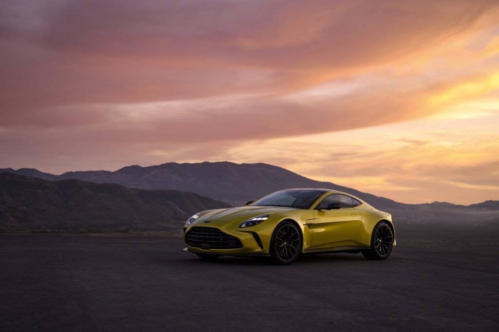 Aston Martin Vantage stehend Frontansicht