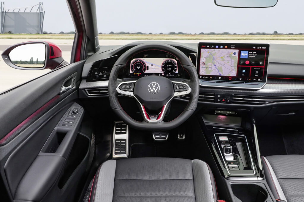 Der neue Volkswagen Golf GTI, Innenansicht auf das Cockpit